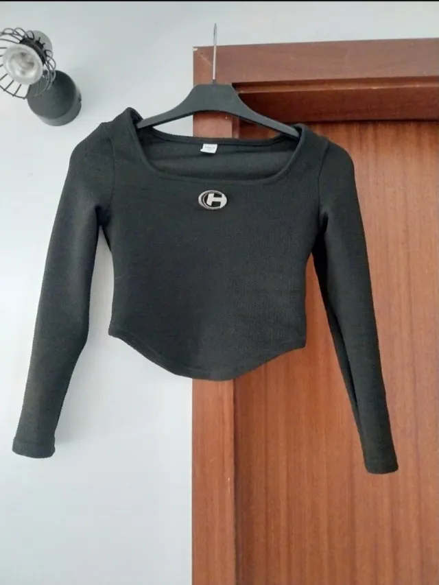 Top preto decote quadrado