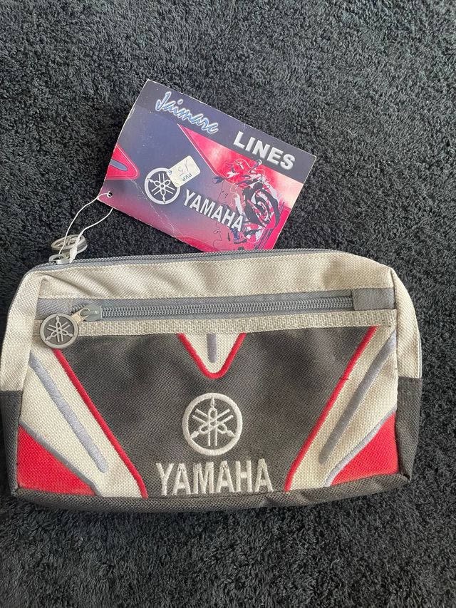 ESTUCHE YAMAHA PARA HERRAMIENTAS O DOCUMENTACIÓN.