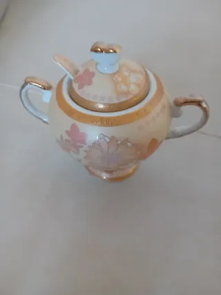 Zuccheriera in porcellana con decori floreali