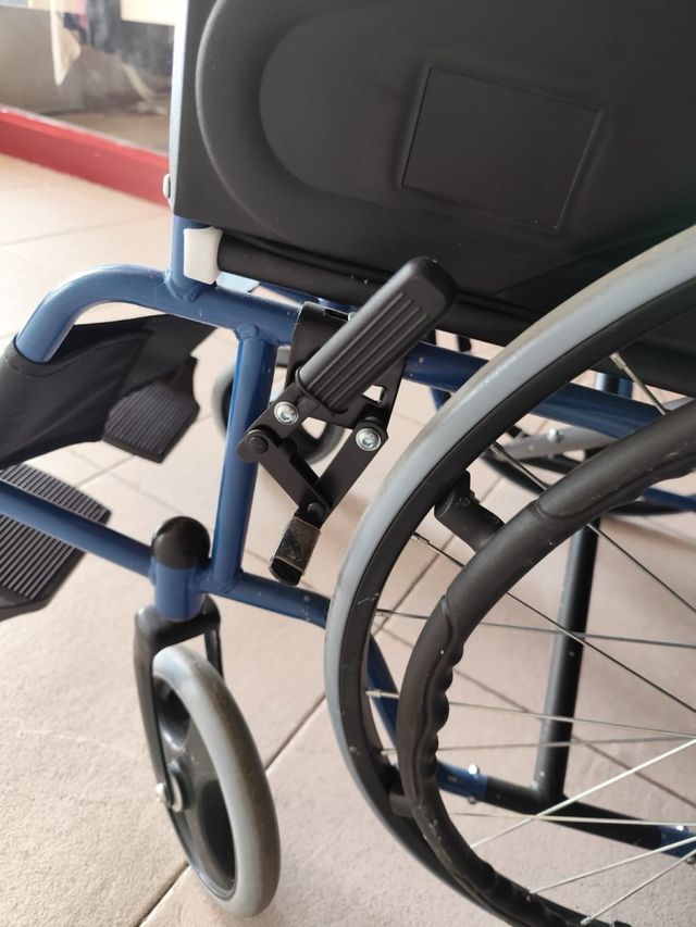 Silla de ruedas de acero en muy buen estado