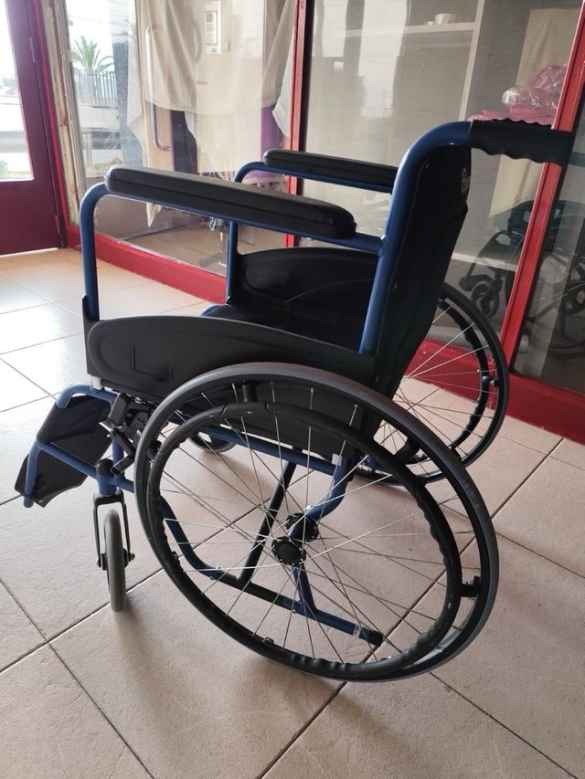 Silla de ruedas de acero en muy buen estado