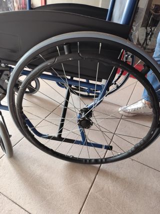 Silla de ruedas de acero en muy buen estado