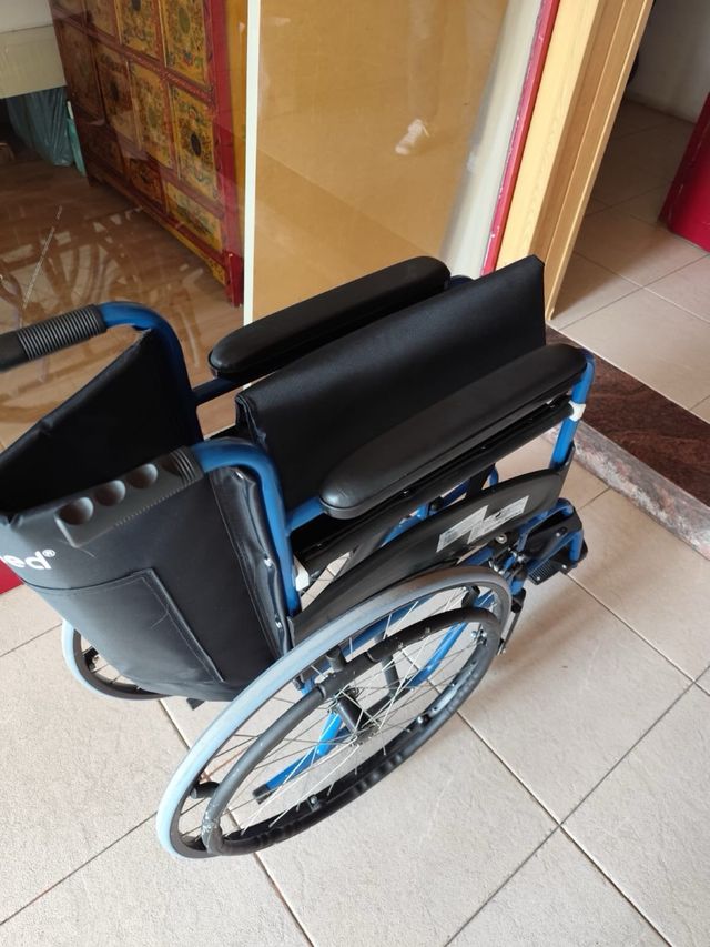Silla de ruedas de acero en muy buen estado