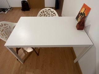 Mesa comedor blanca y madera