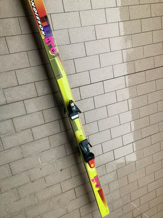 Sci Rossignol anni '90 con attacchi salomon 