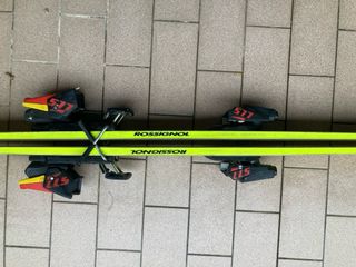 Sci Rossignol anni '90 con attacchi salomon 