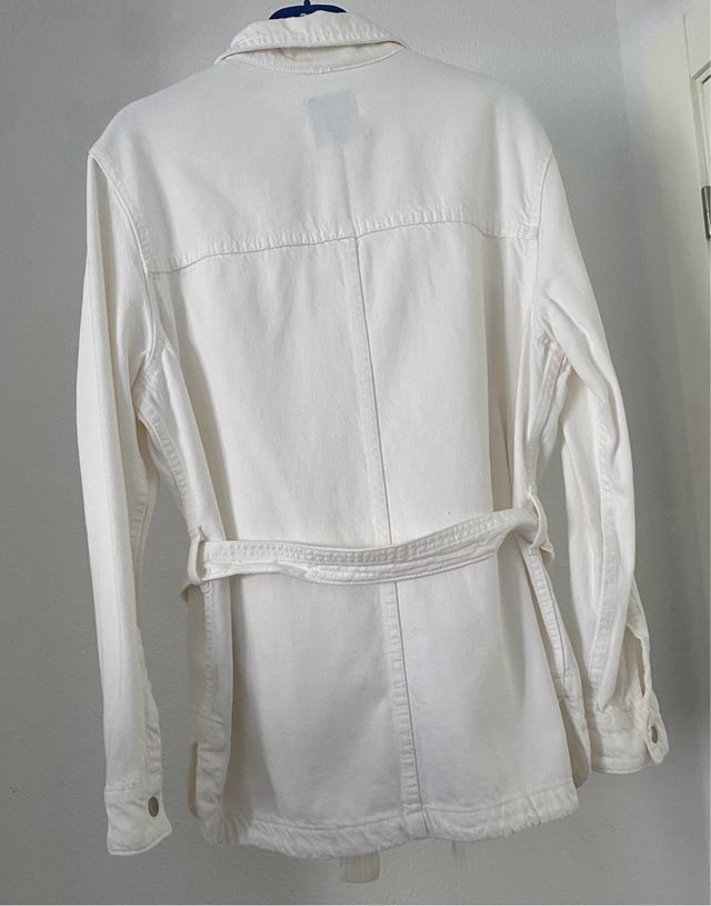 Chaqueta Zara Blanca con Cinturón
