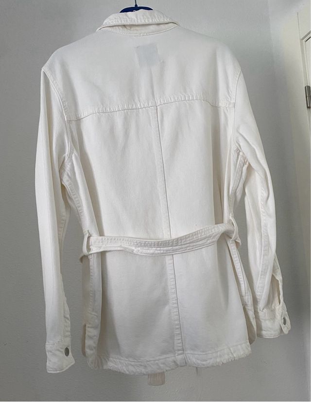 Chaqueta Zara Blanca con Cinturón