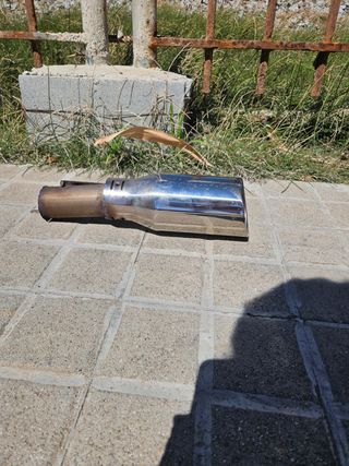 Cola de escape cromada