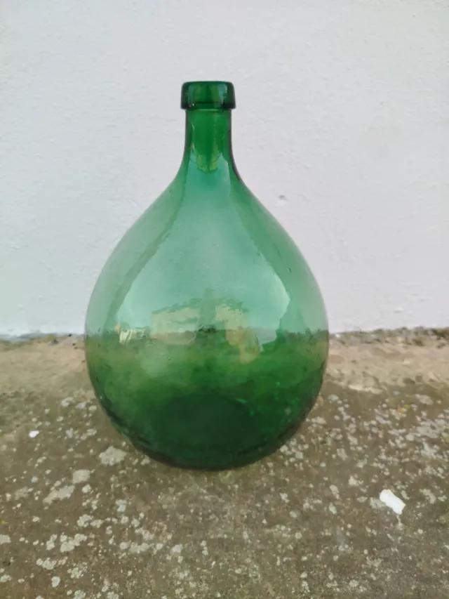 Damajuana antigua verde
