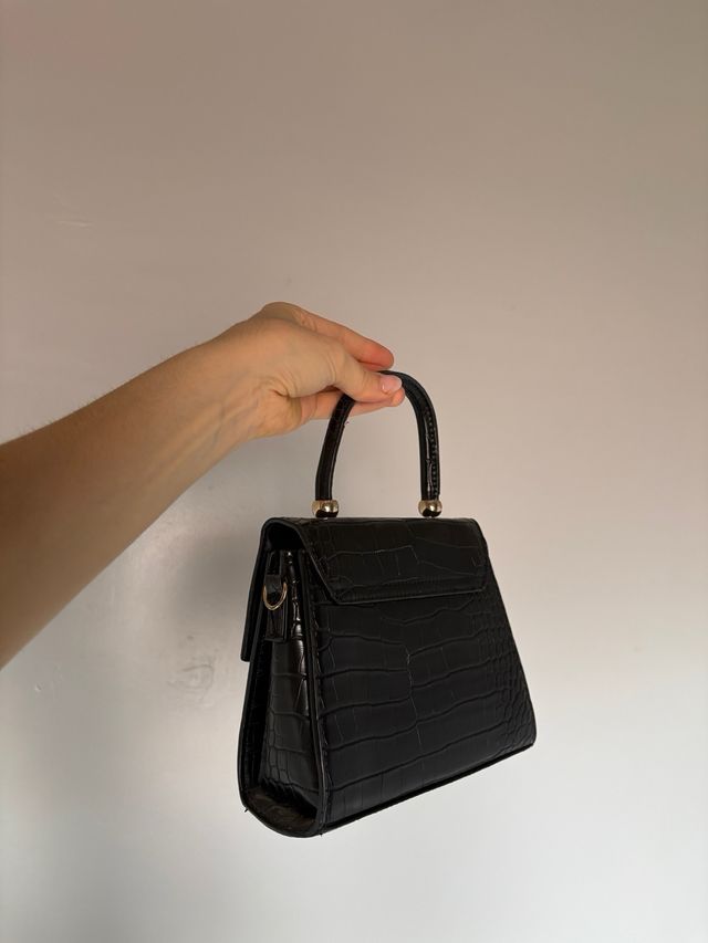 Bolso negro efecto piel cocodrilo