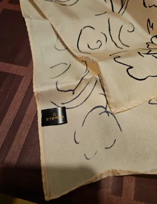 Pañuelo de seda Eterna estampado