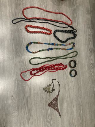 Collares y pulseras de cuentas