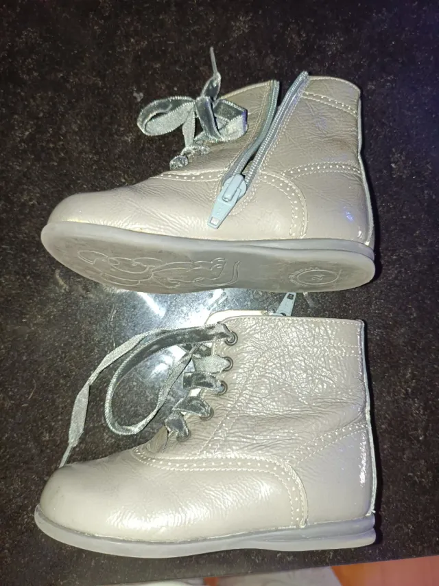 Botas niña grises con lazo