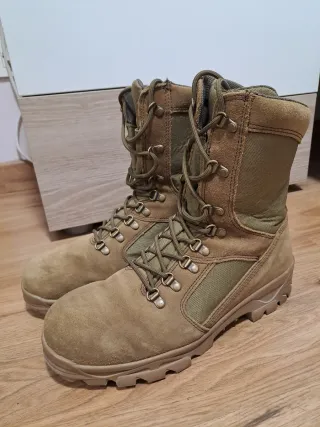 Botas militares.