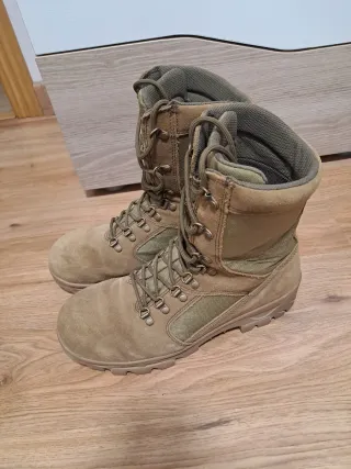 Botas militares.