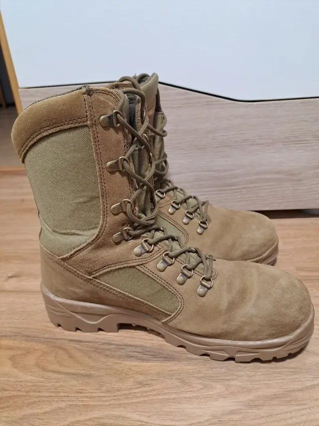 Botas militares.