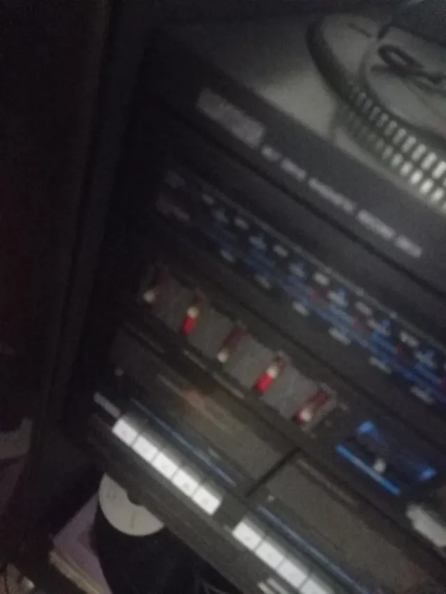 Equipo de música y altavoces