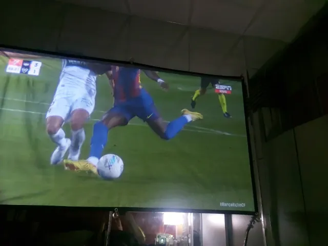 Proyector LED Android Smart TV Blanco