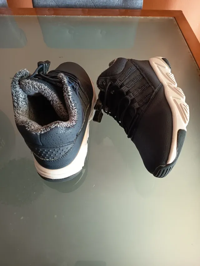 Calzado de nieve y agua azul marino