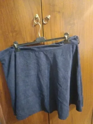 Gonna blu navy con bottoni