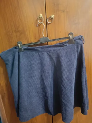 Gonna blu navy con bottoni