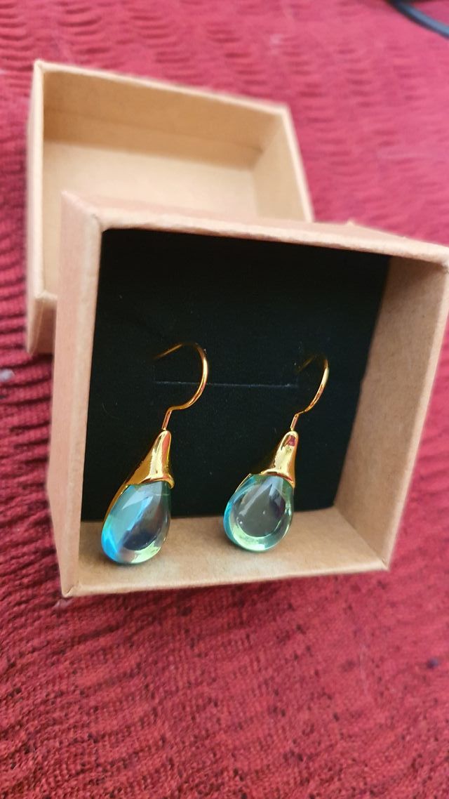 Pendientes de cristal azul y dorado