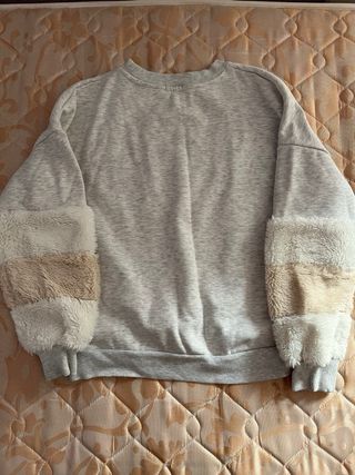 Sudadera Stradivarius gris y beige Talla S