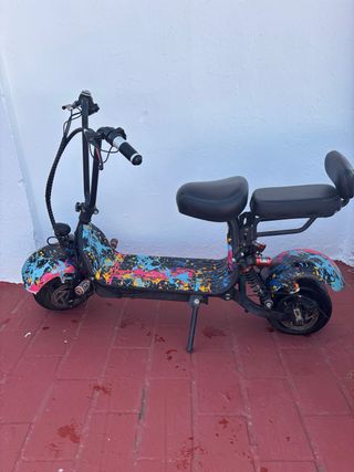 Patín eléctrico con asiento y diseño