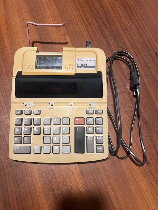 Calcolatrice Texas Instruments TI-5630 vintage.