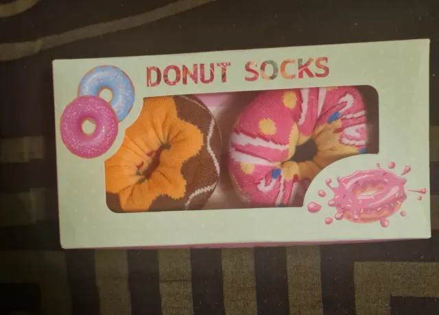 Calcetines divertidos con diseño de donuts