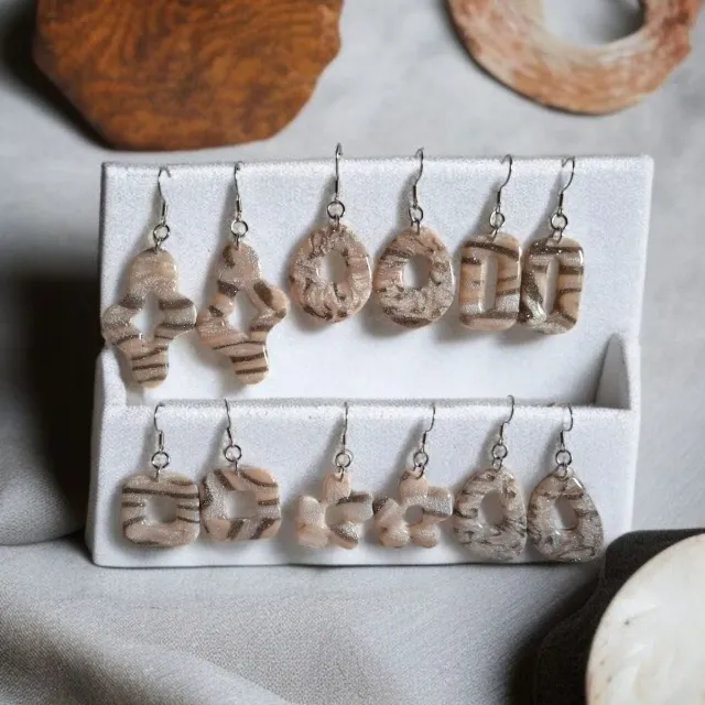 Pendientes perla beige y marrón