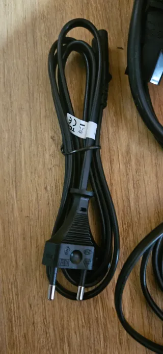 Cables de Corriente Negros