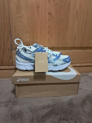 Asics Gel Retro Blancas y Azules Talla 41