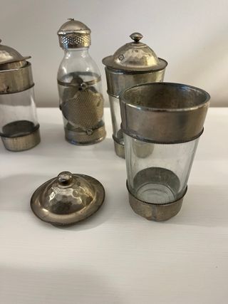Vasos de té marroquíes de metal y cristal