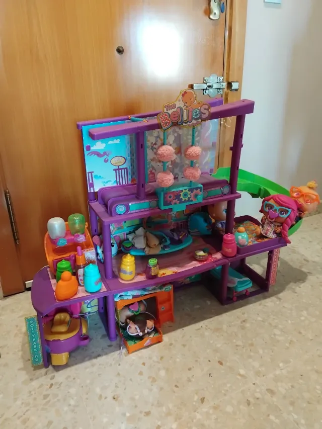 Conjunto The Bellies con 4 muñecos y accesorio