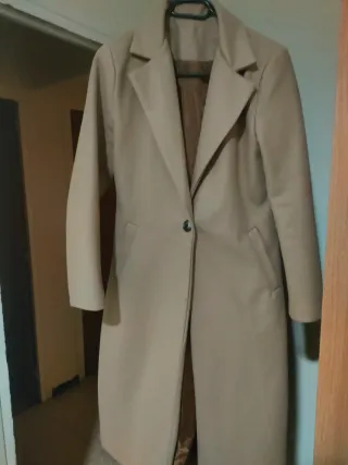 Abrigo beige elegante