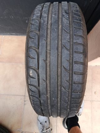Neumático 215/55 R17 94V