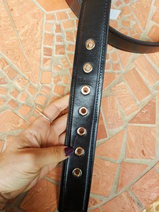 Cintura Michael Kors nera con dettagli oro