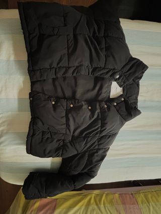 Cazadora acolchada Bershka negra