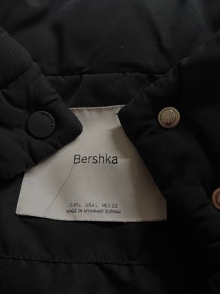 Cazadora acolchada Bershka negra