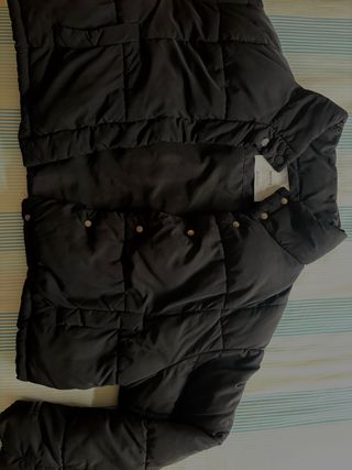 Cazadora acolchada Bershka negra