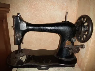 ANTIGUA MÁQUINA DE COSER SINGER