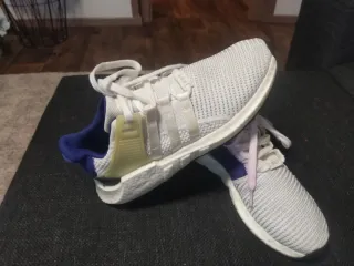 Zapatillas Adidas Blancas y Moradas