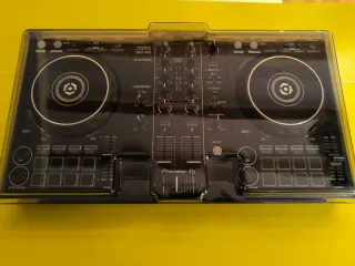 Controladora DJ Pioneer DDJ-400 con protector