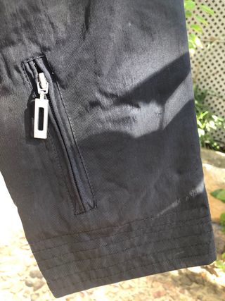 Traje de esquí negro y blanco