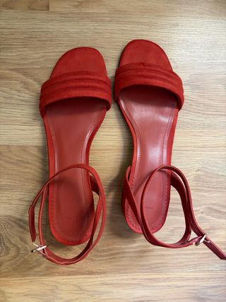 Sandalias tacón bajo