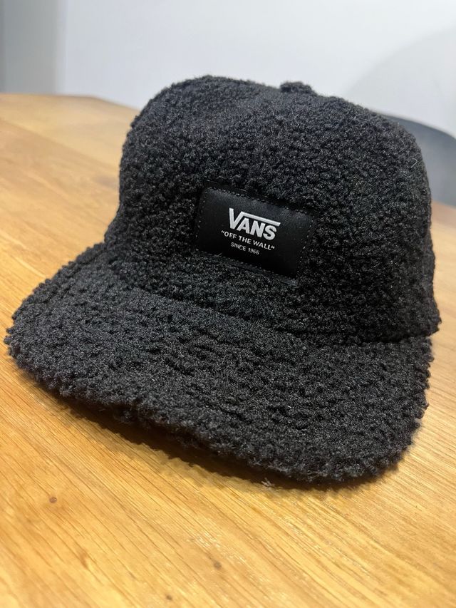 Gorra Vans borrego negra