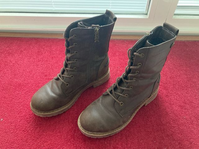 Botines marrones con cordones y cremallera