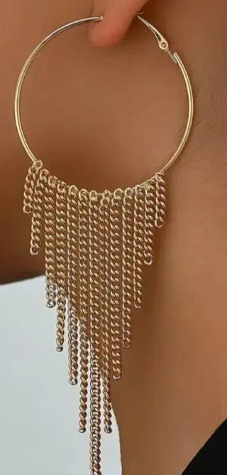 Pendientes largos dorados con lluvia de cadenas